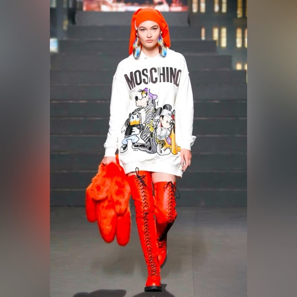 Moschino H&M Disney Collaboration Hoodie 2018 Release - Picture 6 of 17